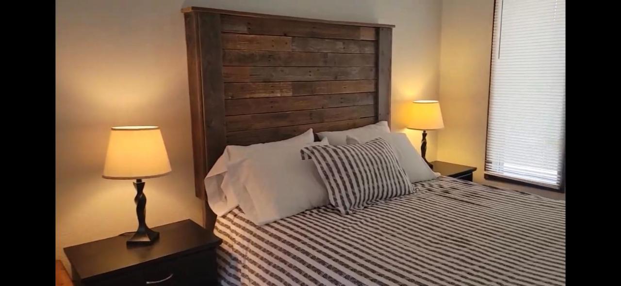 Clinton Rock Creek Mercantile & Motel מראה חיצוני תמונה