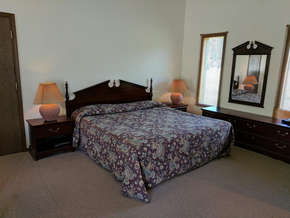 Clinton Rock Creek Mercantile & Motel מראה חיצוני תמונה