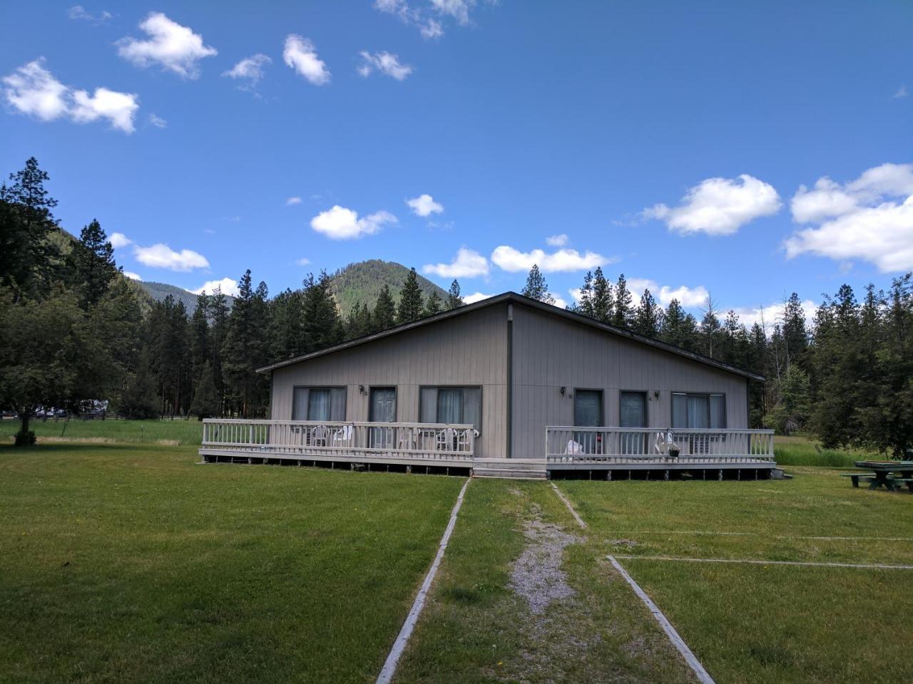 Clinton Rock Creek Mercantile & Motel מראה חיצוני תמונה