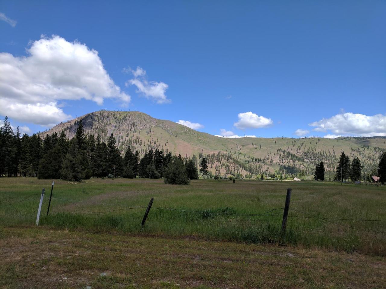 Clinton Rock Creek Mercantile & Motel מראה חיצוני תמונה
