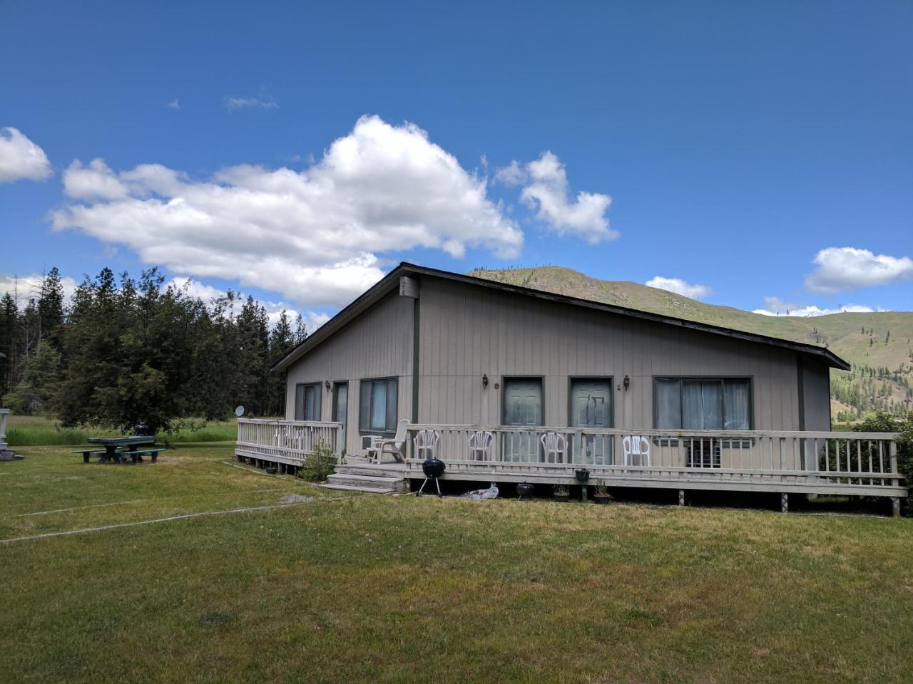 Clinton Rock Creek Mercantile & Motel מראה חיצוני תמונה